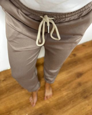 Pohodlné tepláčky Měkoučké, příjemné a ideální na každý den! Tyhle dámské tepláčky nabízí pohodlný střih s elastickým...