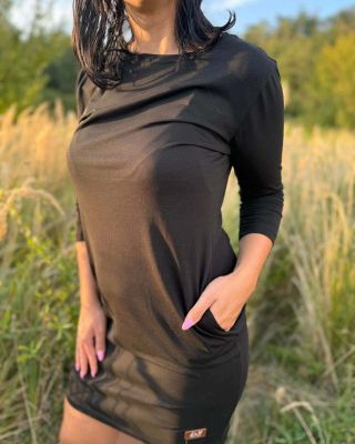 👉 Pohodlné, stylové a praktické šaty s kapsami – perfektní pro každodenní nošení i elegantnější outfit. Lehce padnoucí...