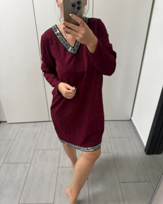 Dámské šaty do V – univerzální větší velikost Elegantní a pohodlné šaty s výstřihem do V, které krásně prodlouží postavu a...