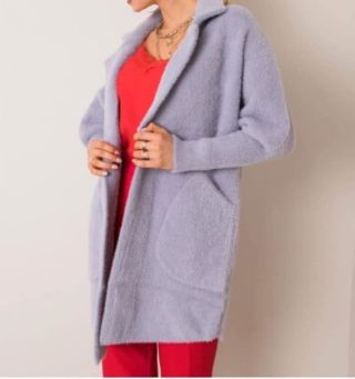 Elegantní a zároveň maximálně pohodlný kabátek z měkkého alpaka materiálu je ideální volbou pro chladnější dny. Má...